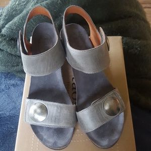 Wedge sandals